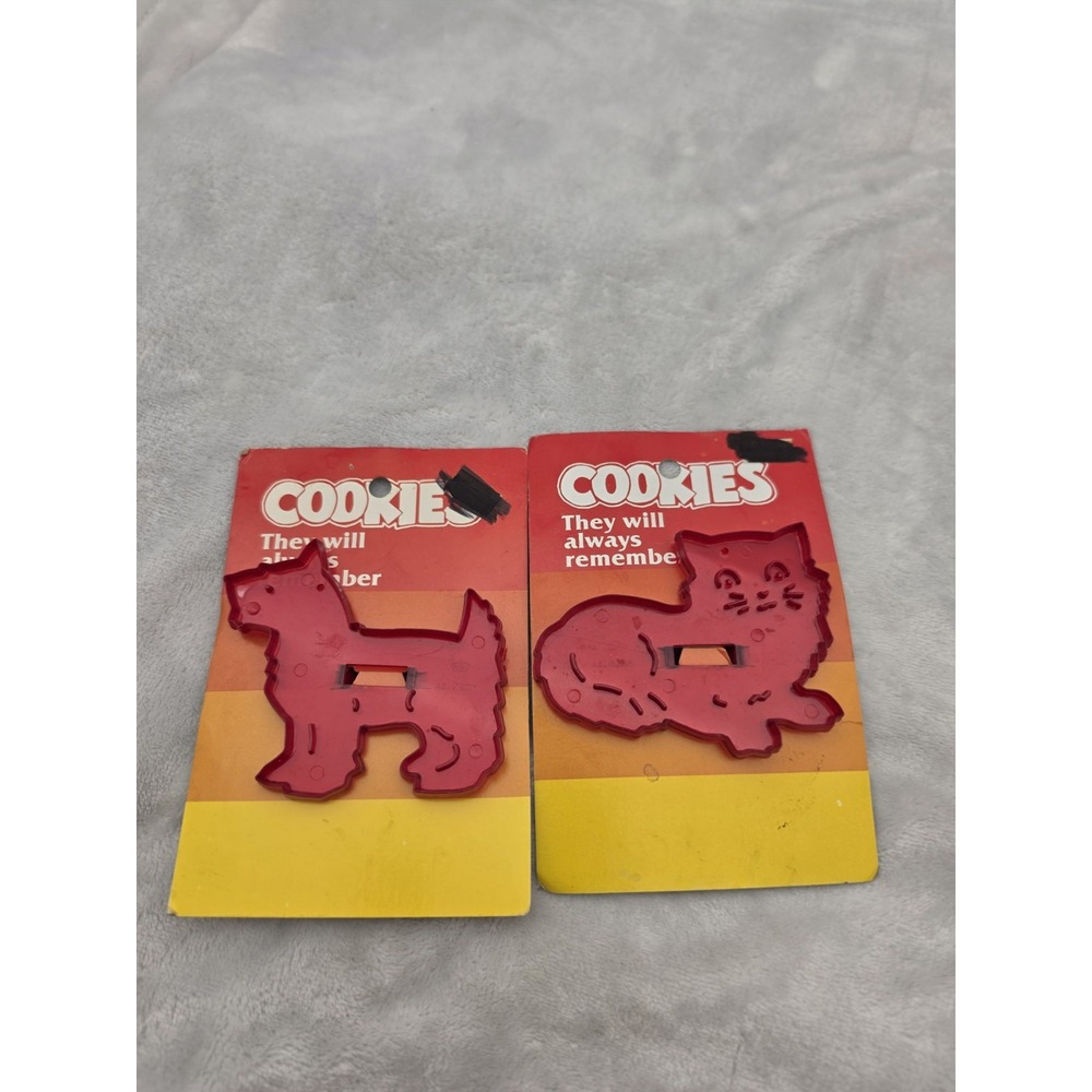 Vtg Lot of 2 Vintage Cookie Cutters - NIP - Dog and Cat Cookie Cutters